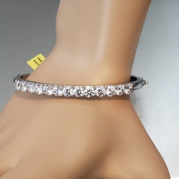 11.15 cts Swarovski Sterling Silver Bangle Bracelet - Picture 4 of 13